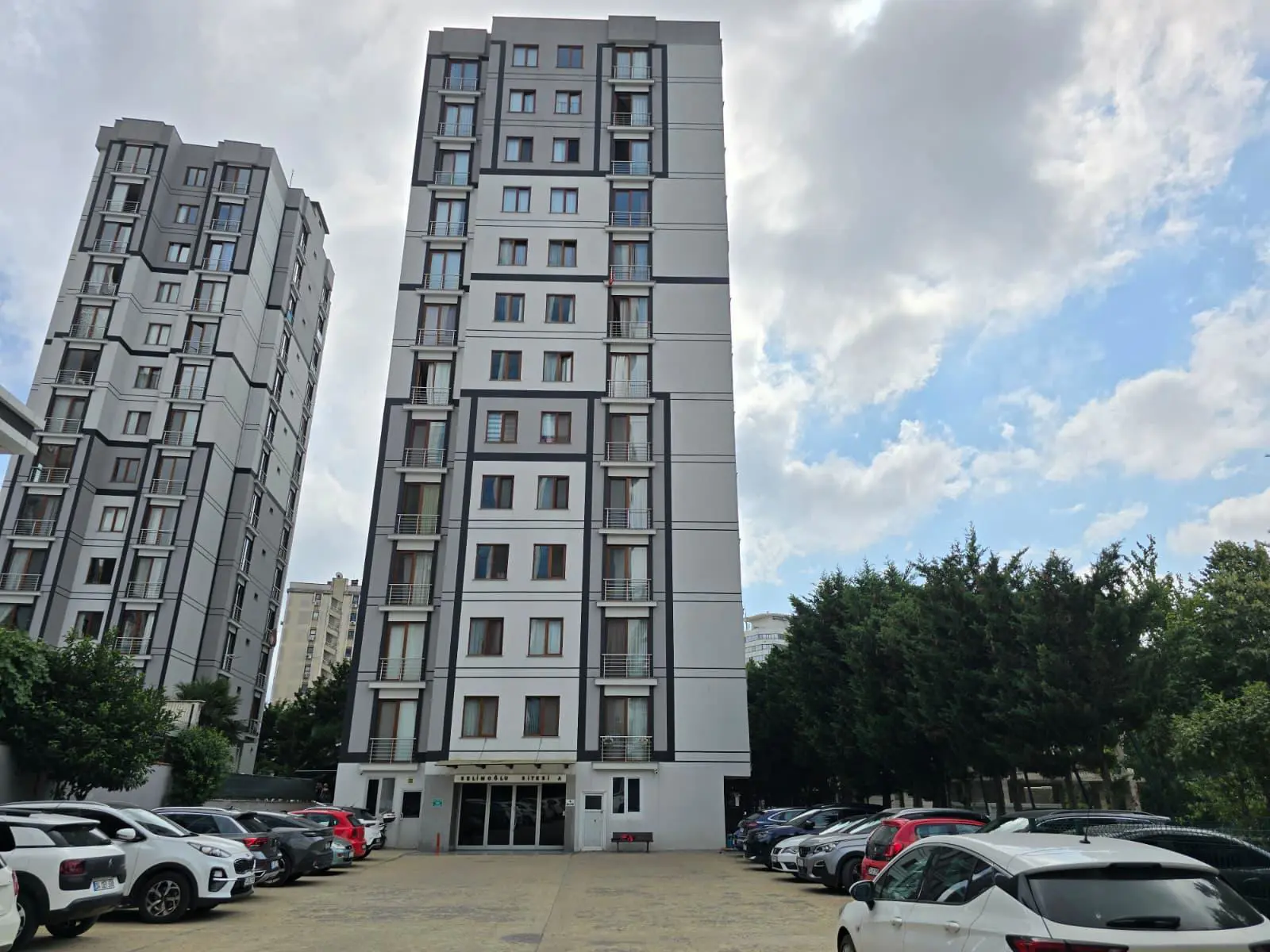 REMAX'DAN ATAŞEHİR'DE 7/24 GÜVENLİK HAVUZLU EBEVEYN BANYOLU BOŞ