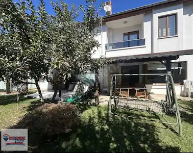 RE/MAX ŞEHİR YALOVA'DAN ELMAKENT SİTESİN'DE KİRALIK VİLLA