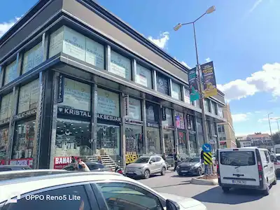 MERTER /GÜNGÖREN MEHMET NESİH ÖZMEN’DE SIFIR İŞ HANINDA 180 M² NET KİRALIK TİCARİ ALAN