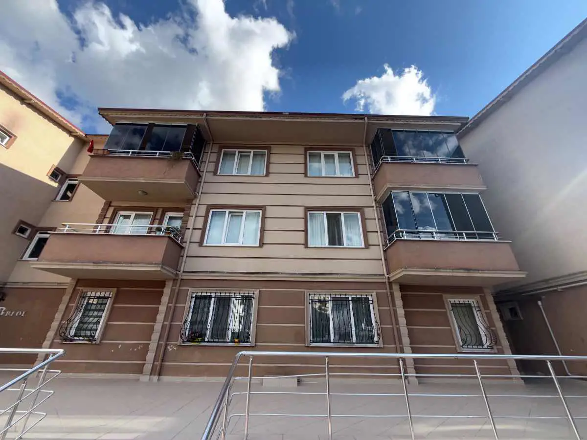 İZMİT YEŞİOVA'DA SATILIK 2+1 ARAKAT DAİRE