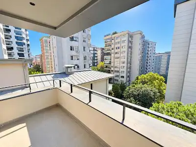 FENERBAHÇEDE OTOPARKLI VE MERKEZİ KONUMDA 245 M² KİRALIK OFİS