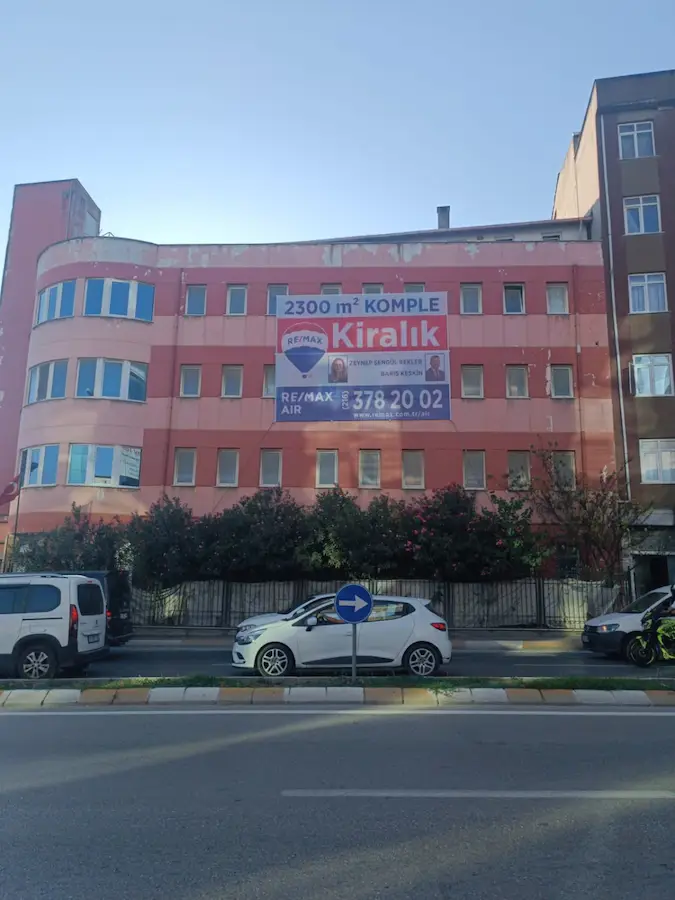 SANCAKTEPE-SAMANDIRA CADDE ÜZERINDE 2300 M2 KOMPLE KIRALIK BINA