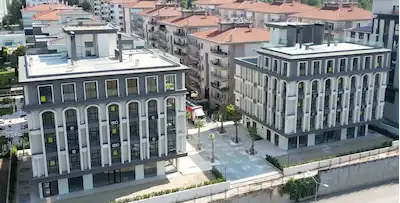 REMAX MODEL DEN ÇAMLIK DA GENIŞ KULLANIM ALANLI İŞ YERLERI