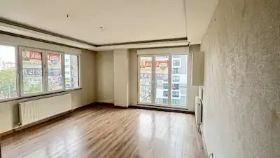 KADIKÖY MİNİBÜS CADDESİ’NDE 8 4M2 NET KİRALIK 2+1 DAİRE