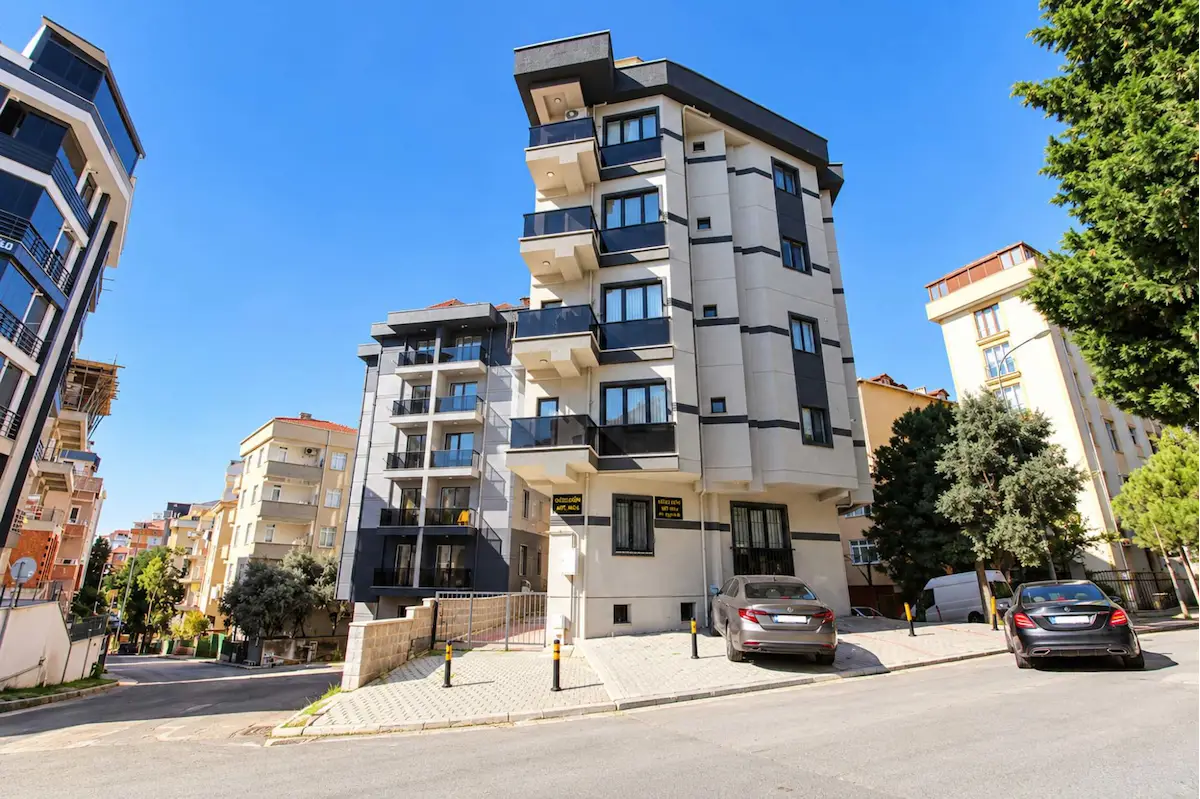 SOĞANLIK METROSUNA YÜRÜME MESAFESİNDE 85 M² 2+1 BALKONLU DAİRE