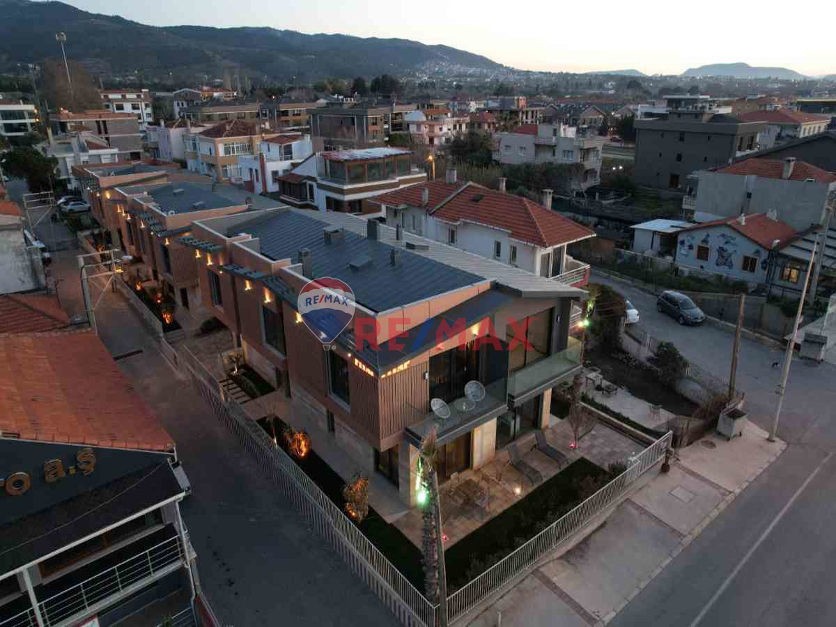 MALTEPEDE DENIZE SIFIR , FULL SIFIR EŞYALI KIRALIK VILLA