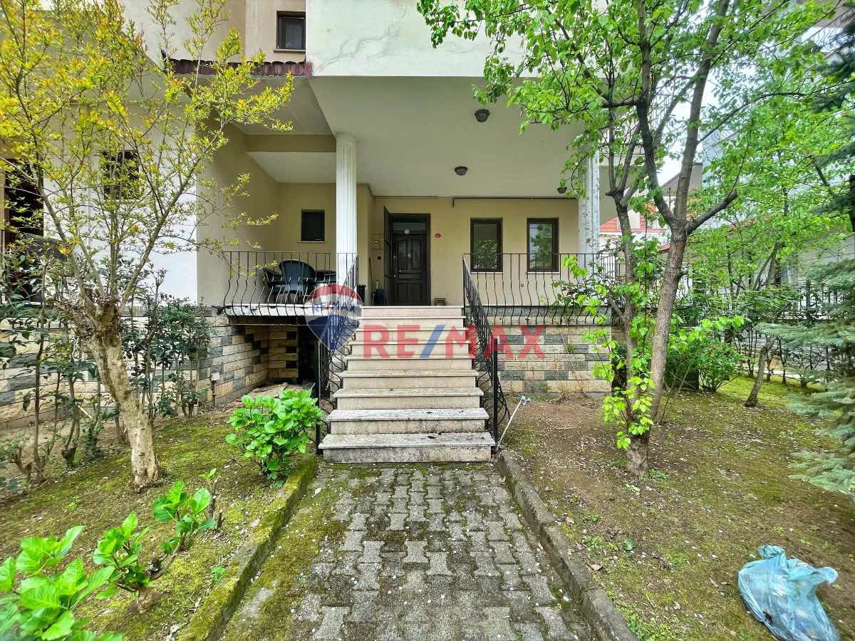 REMAX MEYDAN YOMRA KAŞÜSTÜ VİLLAKENT SATILIK VİLLA