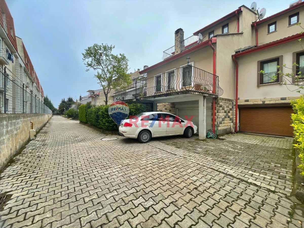 REMAX MEYDAN YOMRA KAŞÜSTÜ VİLLAKENT SATILIK VİLLA