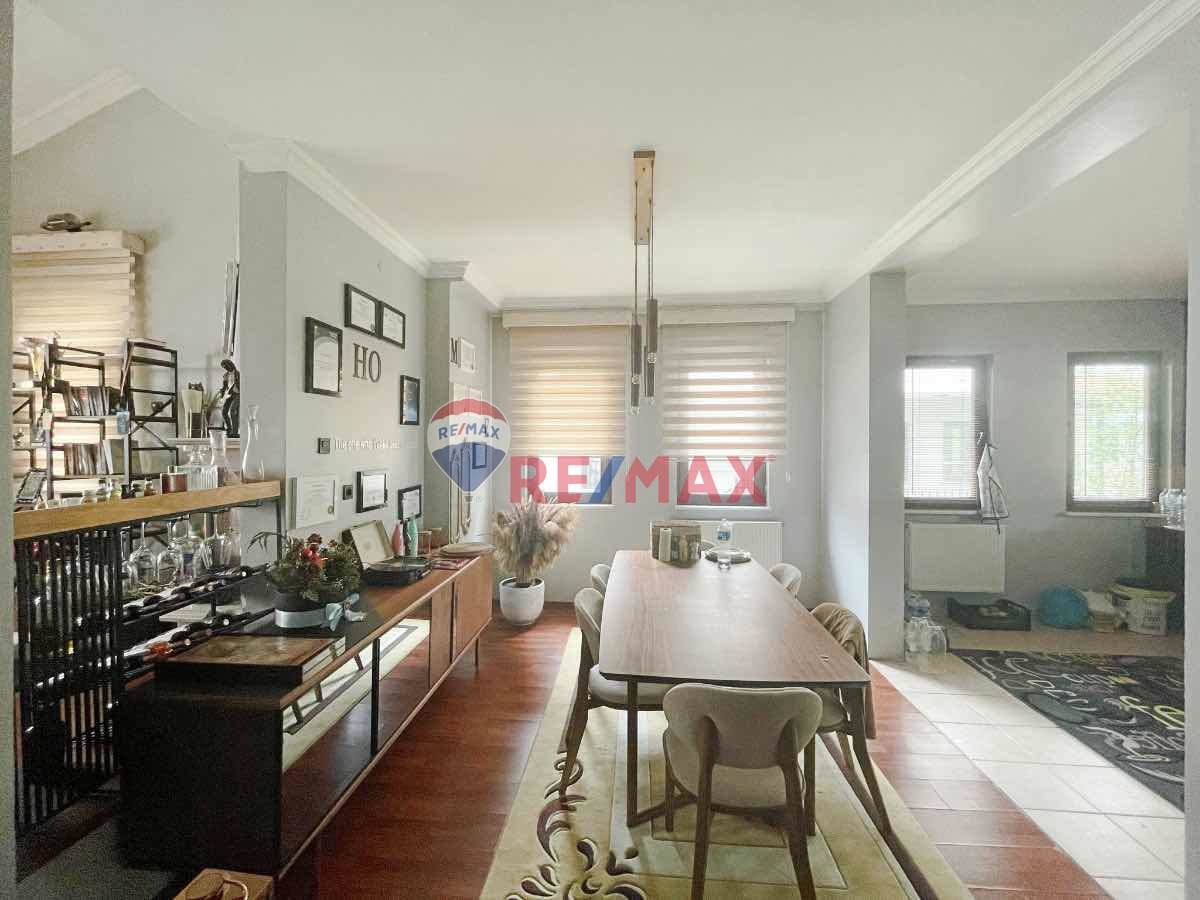 REMAX MEYDAN YOMRA KAŞÜSTÜ VİLLAKENT SATILIK VİLLA
