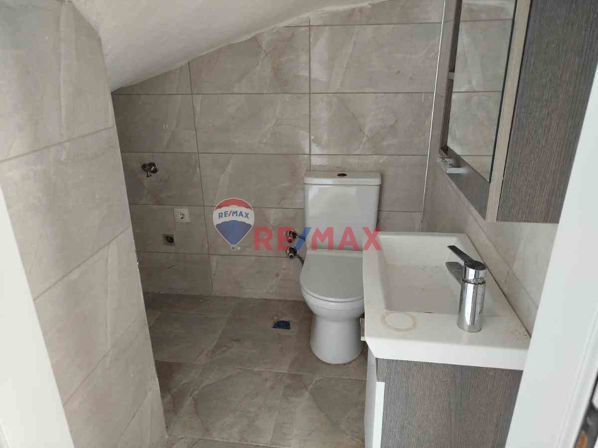 SEFERİHİSAR ÜRKMEZDE ÖZEL BAHÇELİ OTOPARKLI 2+1 BAHÇE DUBLEKS