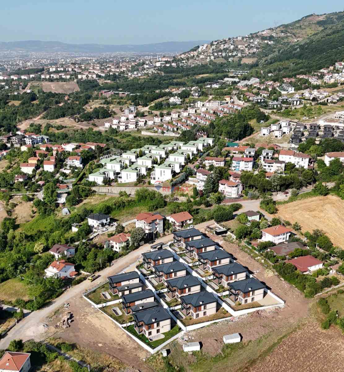 BAHÇECIK'TE DENIZ &DOĞA MANZARALI, SAĞLAM ZEMINDE LÜKS VILLALAR