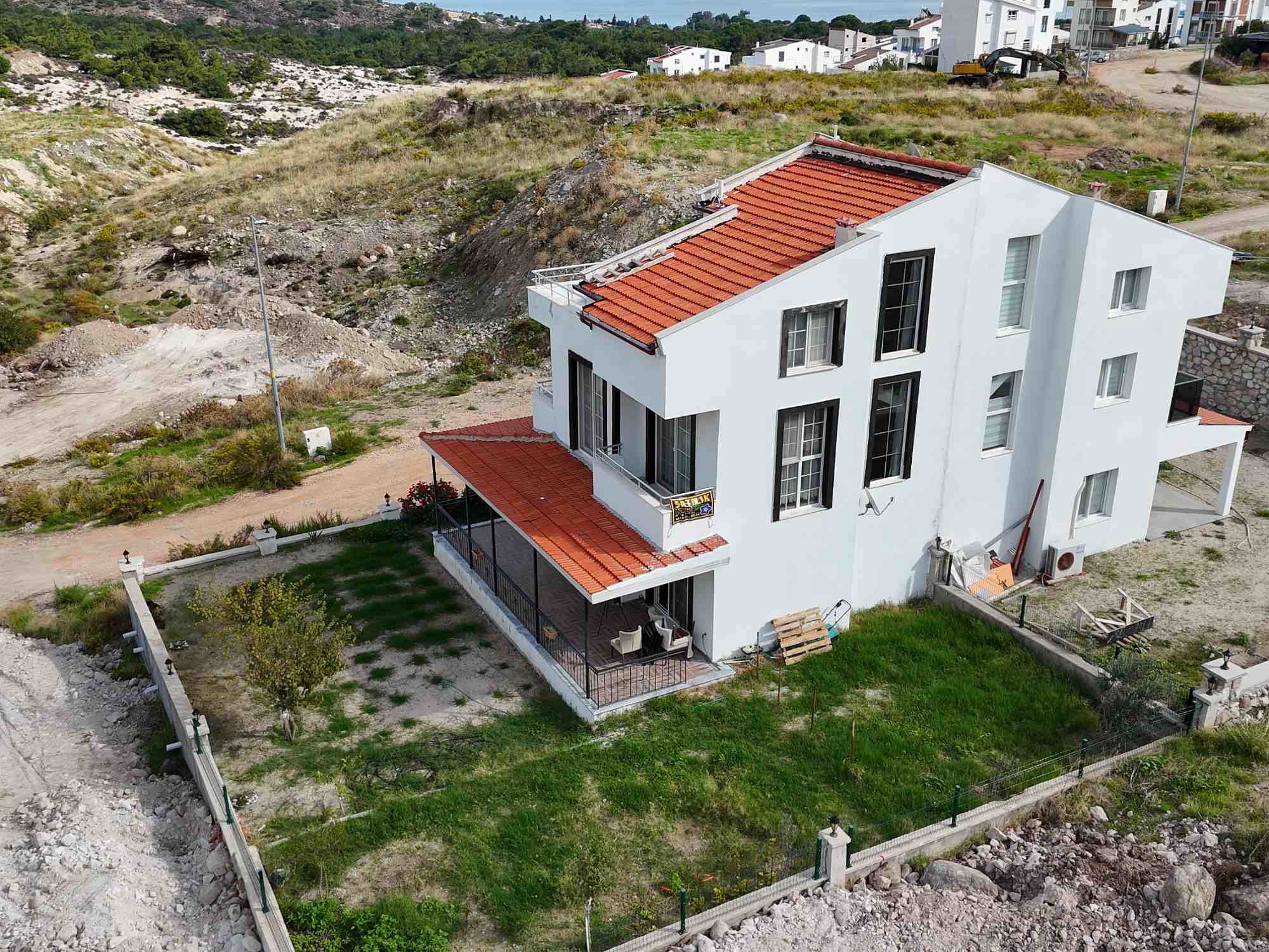 MORDOĞAN KAMUKENT'TE-ÖNÜ KAPANMAZ TRİPLEX VİLLA