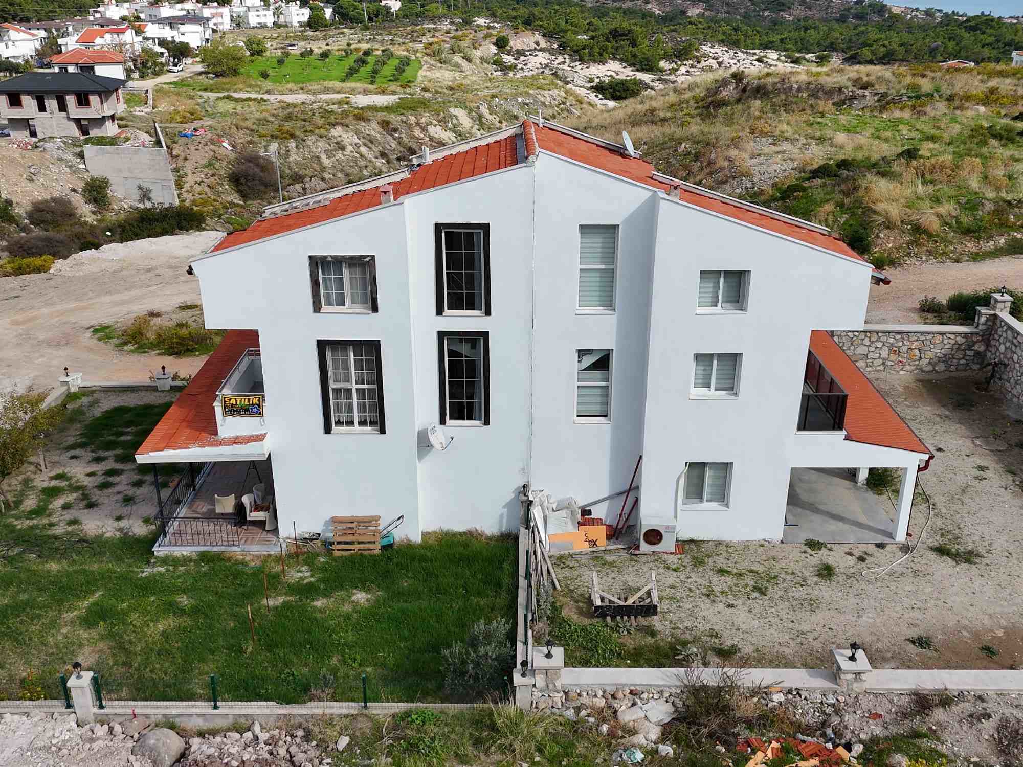 MORDOĞAN KAMUKENT'TE-ÖNÜ KAPANMAZ TRİPLEX VİLLA