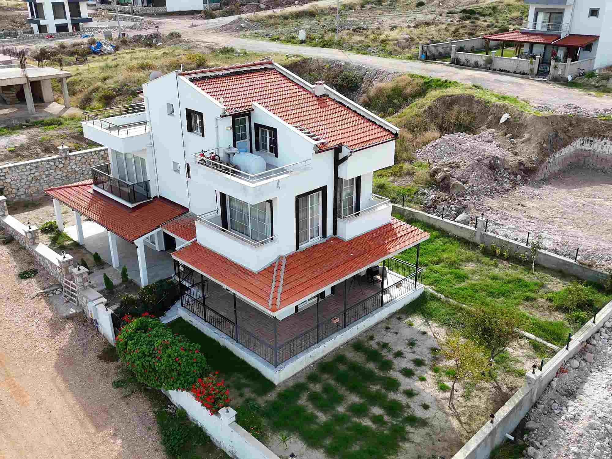 MORDOĞAN KAMUKENT'TE-ÖNÜ KAPANMAZ TRİPLEX VİLLA