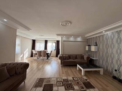 PAZARA HASTANEYE KOMŞU KIRALIK 3+1 BOYALI TEMIZ DAIRE