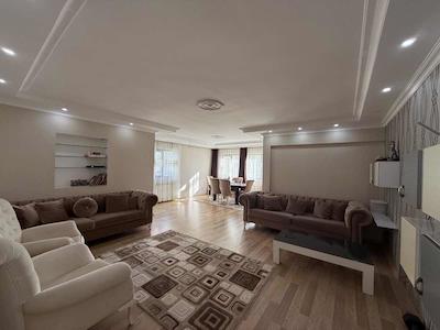 PAZARA HASTANEYE KOMŞU KIRALIK 3+1 BOYALI TEMIZ DAIRE