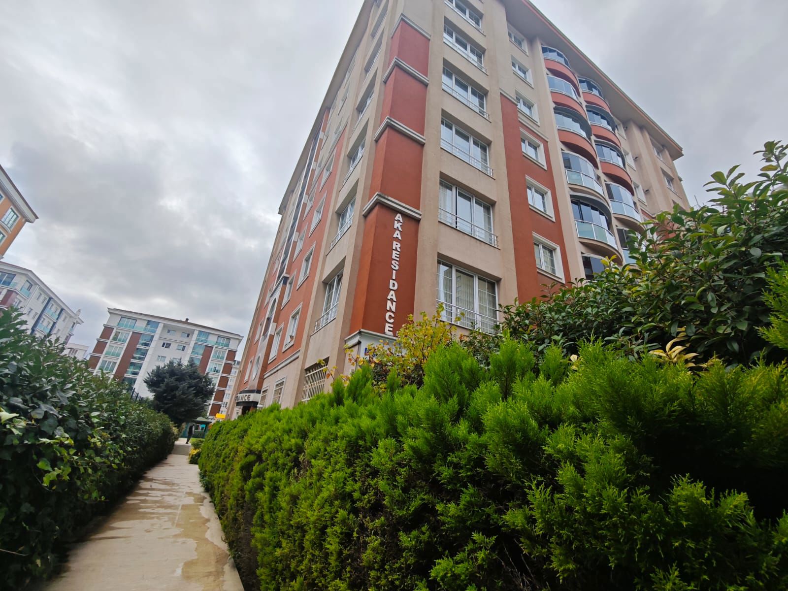 AKA RESIDENCE'DA TAMAMEN YENİLENMİŞ PEYZAJ CEPHE DAİRE