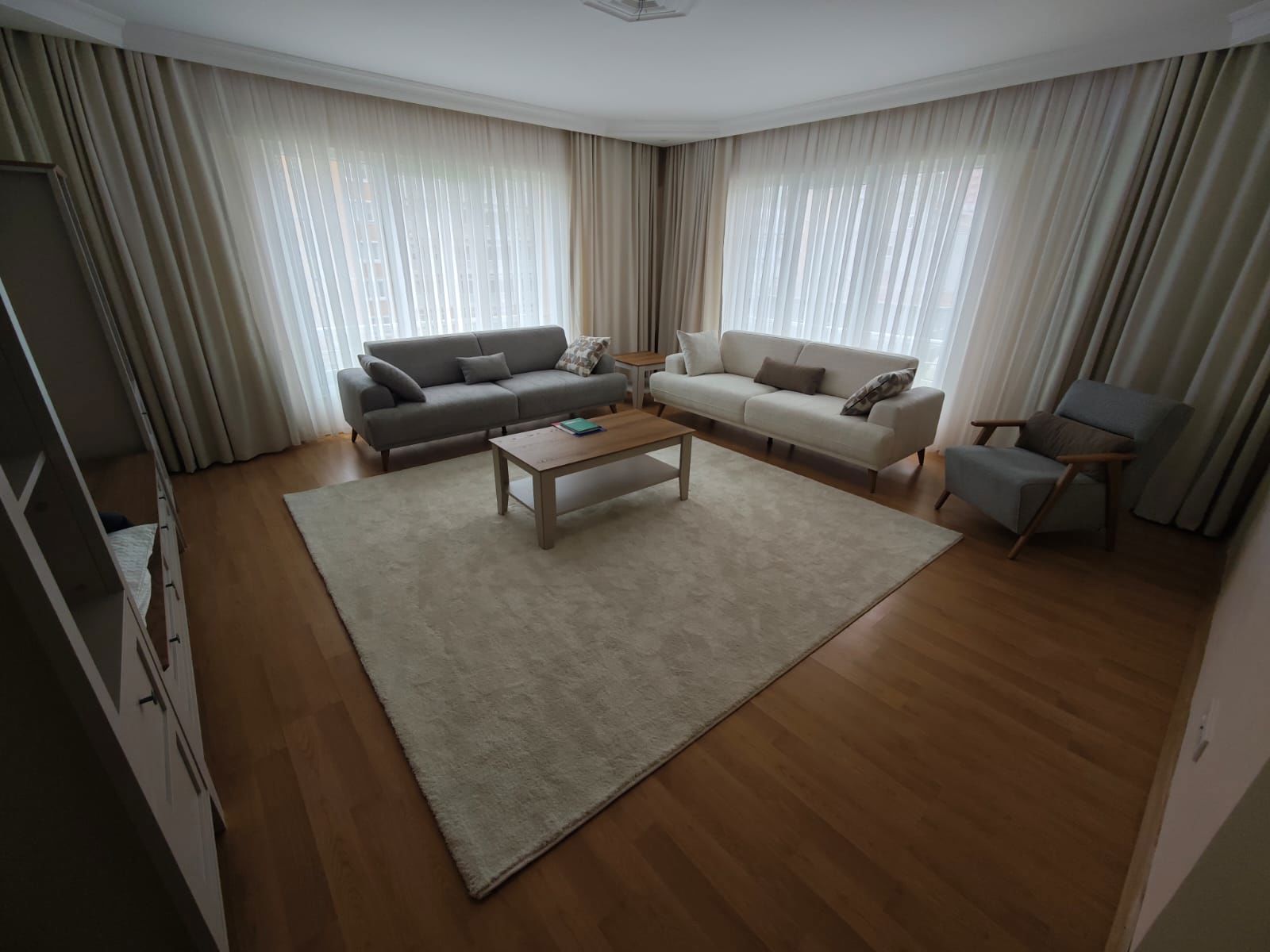AKA RESIDENCE'DA TAMAMEN YENİLENMİŞ PEYZAJ CEPHE DAİRE