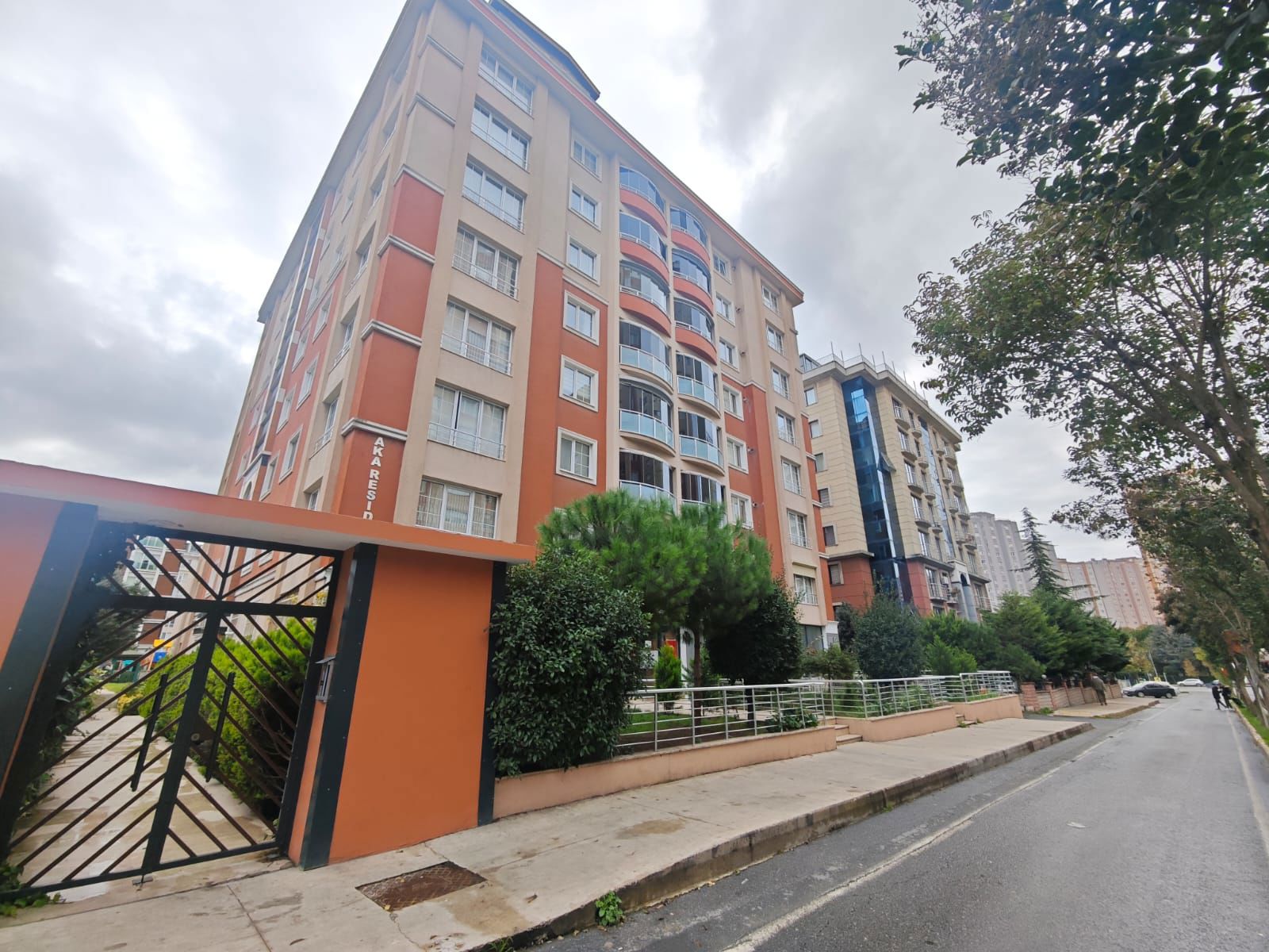 AKA RESIDENCE'DA TAMAMEN YENİLENMİŞ PEYZAJ CEPHE DAİRE