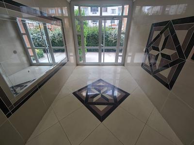 AKA RESIDENCE'DA TAMAMEN YENİLENMİŞ PEYZAJ CEPHE DAİRE