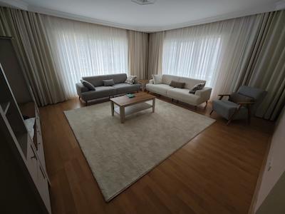 AKA RESIDENCE'DA TAMAMEN YENİLENMİŞ PEYZAJ CEPHE DAİRE