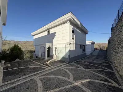 KABAOĞLUNDA ISITMALI HAVUZLU 5+1 VADİ MANZARALI SATILIK VILLA