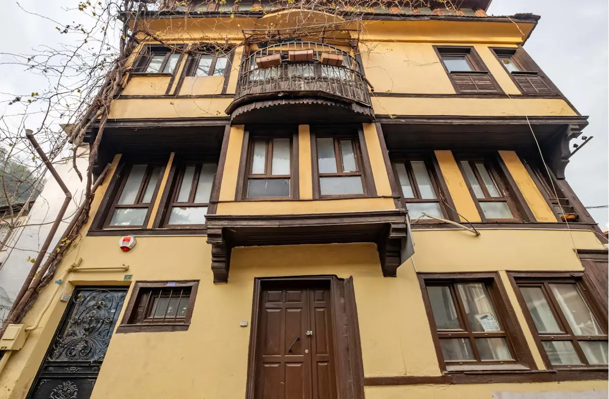 REMAX AREA DAN ALTIPARMAK DA KOMPLE KIRALIK 4 DAIRE VE DÜKKAN