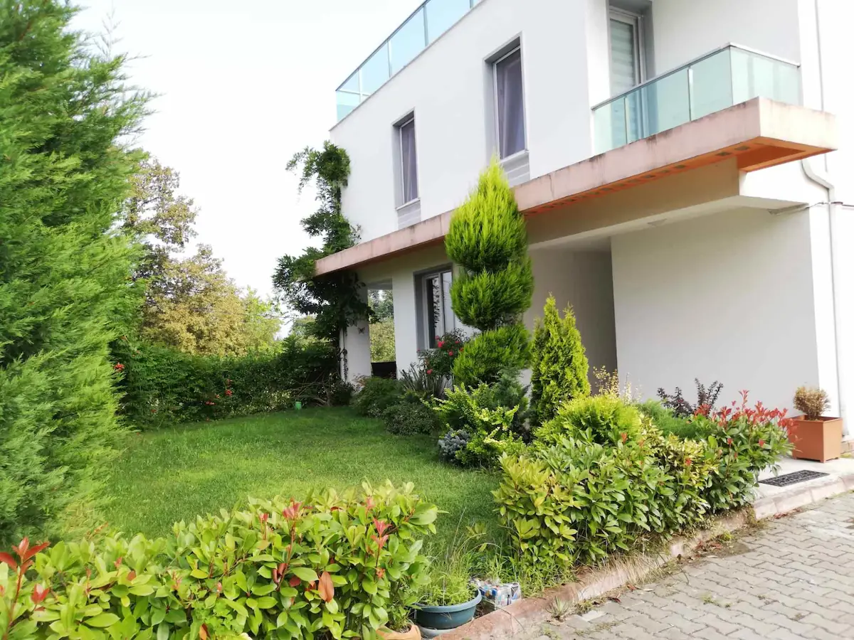 BAŞİSKELE DAMLAR'DA 5+2 ASANSÖRLÜ LÜKS SATILIK VİLLA