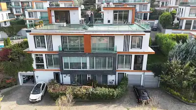 BAŞİSKELE DAMLAR HAVUZLU SİTEDE SATILIK VİLLA