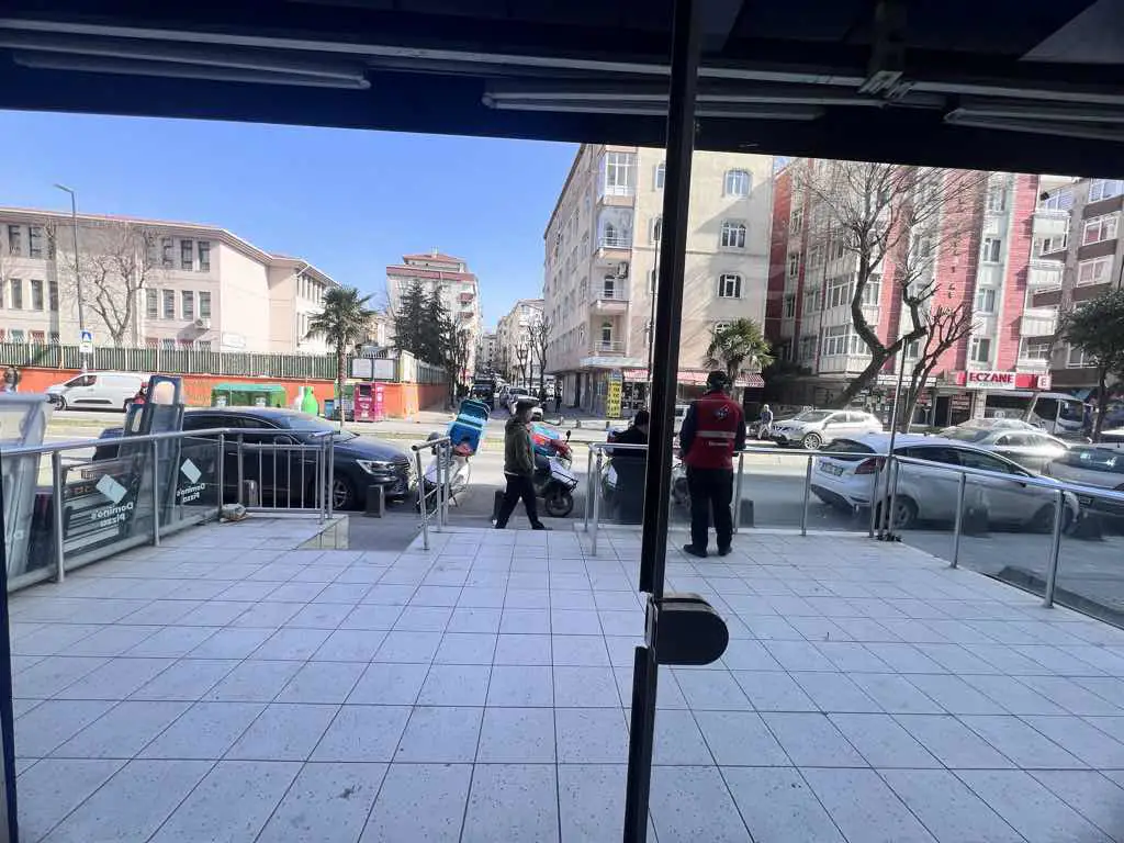 BAHÇELİEVLER SOĞANLIDA KURUMSAL KİRACILI DÜKKAN