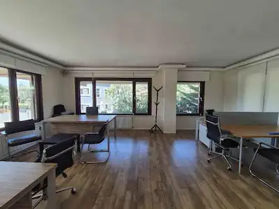 ALTUNİZADE CADDE ÜZERİ BAHÇE KULLANIMLI DUBLEKS KİRALIK OFİS