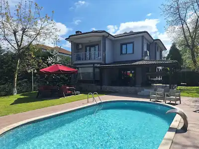 SAPANCA KIRKPINAR BAĞDAT CADDESİNDE MÜSTAKİL, EŞYALI SATILIK VİLLA