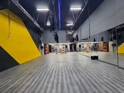MERKEZİ KONUMDA DEVREN KİRALIK SPOR OKULU