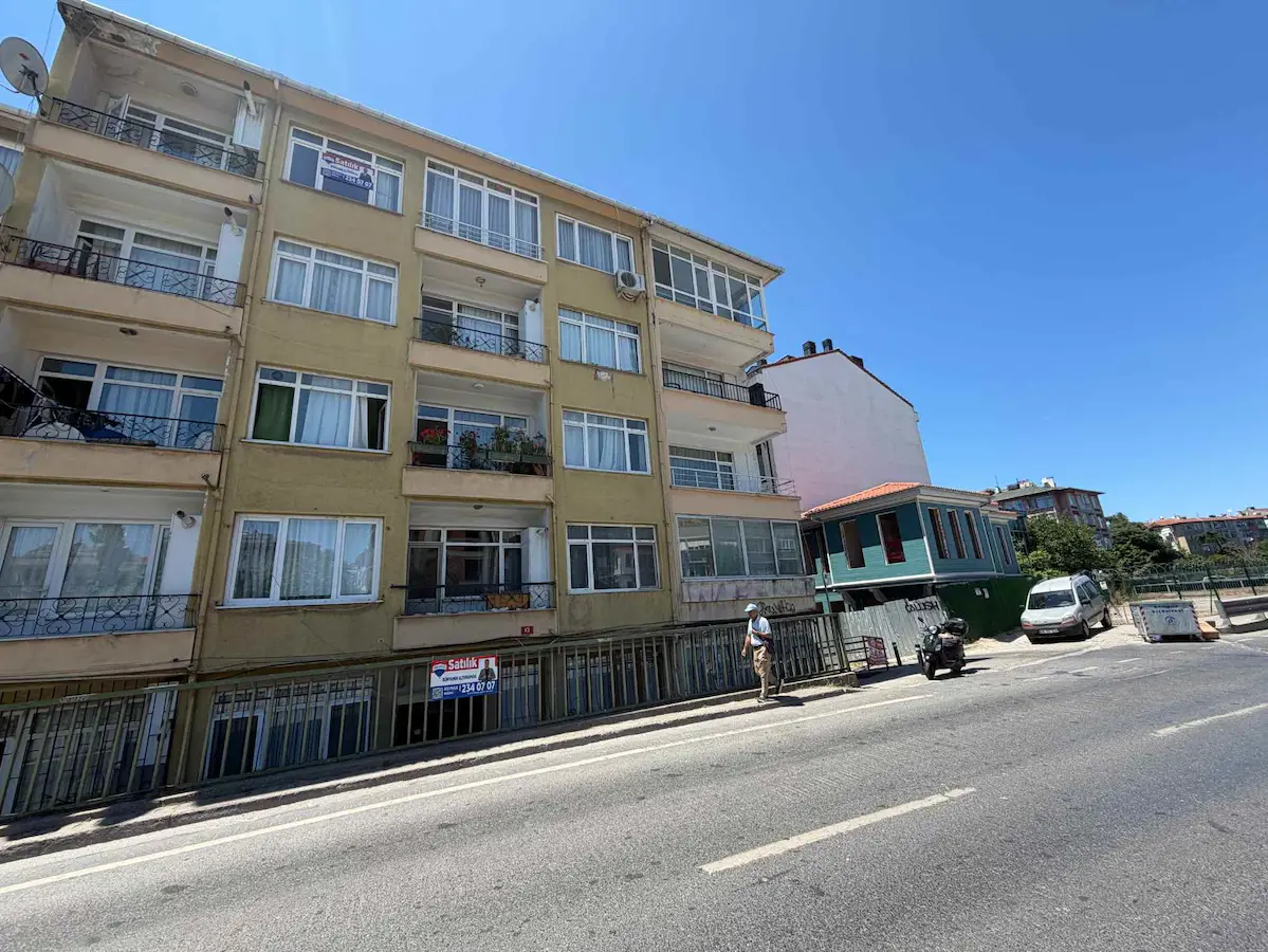 TAŞKÖPRÜ CADDESİ ÜZERİ - SÖĞÜTLÜÇEŞME METROBÜS MARMARAY YANI 3+1