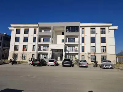 ALİAĞA KÜLTÜR MAH. TOKİ’DE SIFIR AYARINDA 3+1 | EBEVEYN BANYOLU | BEYAZ EŞYALI | TAKASA AÇIK!