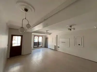 BİGA İSTİKLAL CADDESİ’NDE ARA KAT KİRALIK DAİRE 2+1 FIRSATI!