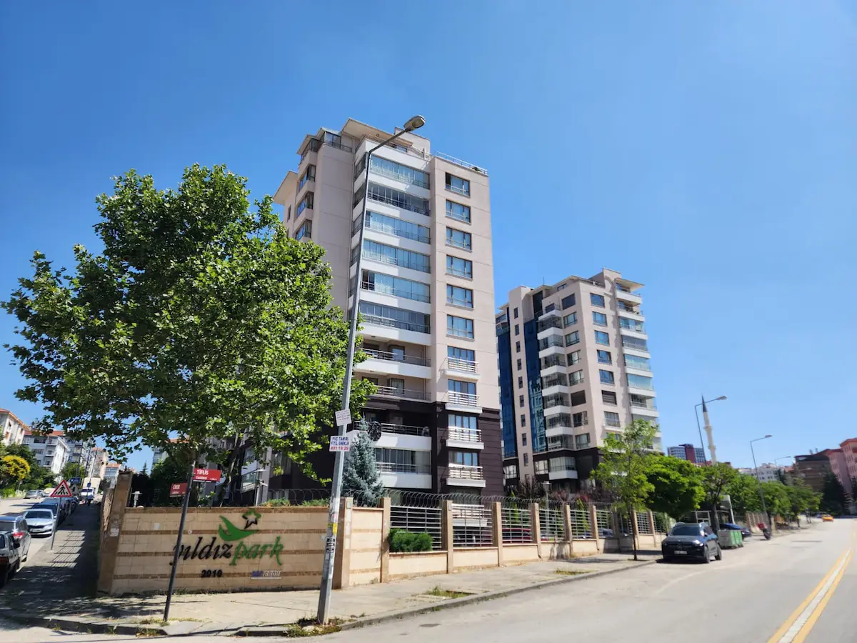 ÇANKAYA SANCAK MAHALLESİ YILDIZ PARK EVLERİNDE 4+1 SATILIK DAİRE