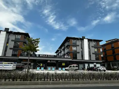 REMAX LAVANDA'DAN HÜRRİYET MAHALLESİ BELLA CITY'DE KİRALIK 1+1 DAİRE