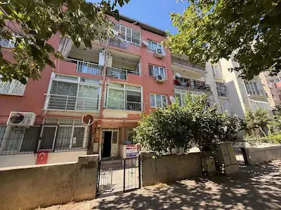 BORNOVA’DA GİRİŞ KAT 2+1 | DOĞALGAZ KOMBİLİ | ÇİFT CEPHELİ | KREDİYE UYGUN