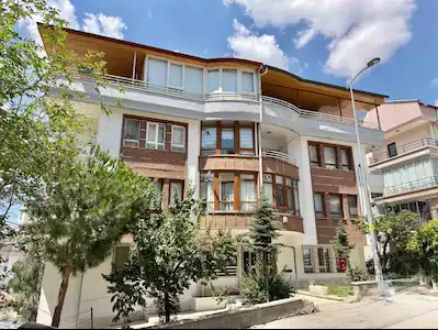 ÇANKAYA KIRKKONAKLAR'DA ÖZEL İÇ MİMARİ TASARIMLI 3+1 TERS DUBLEKS