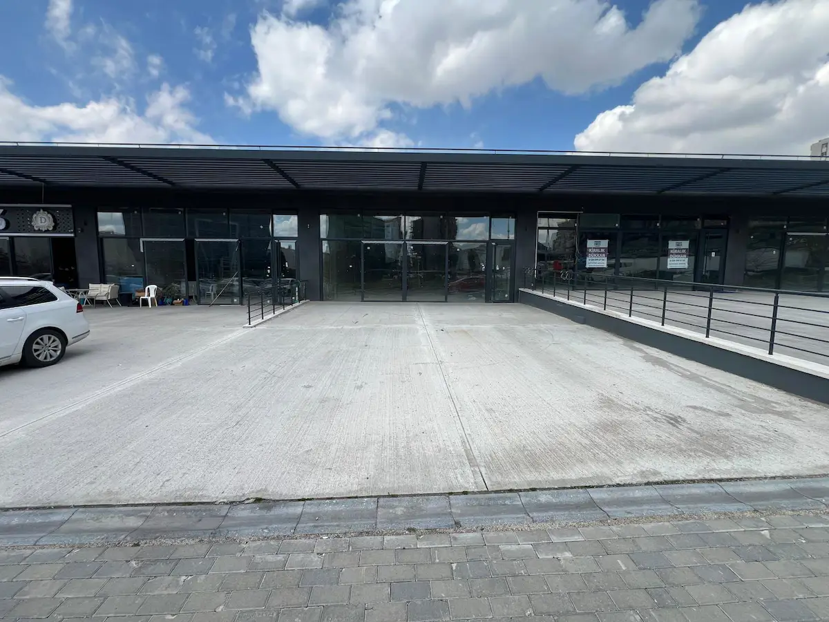 AUTOZONE ANKARA ZEMİN KAT 183M² KİRALIK DÜKKAN GENİŞ CEPHELİ