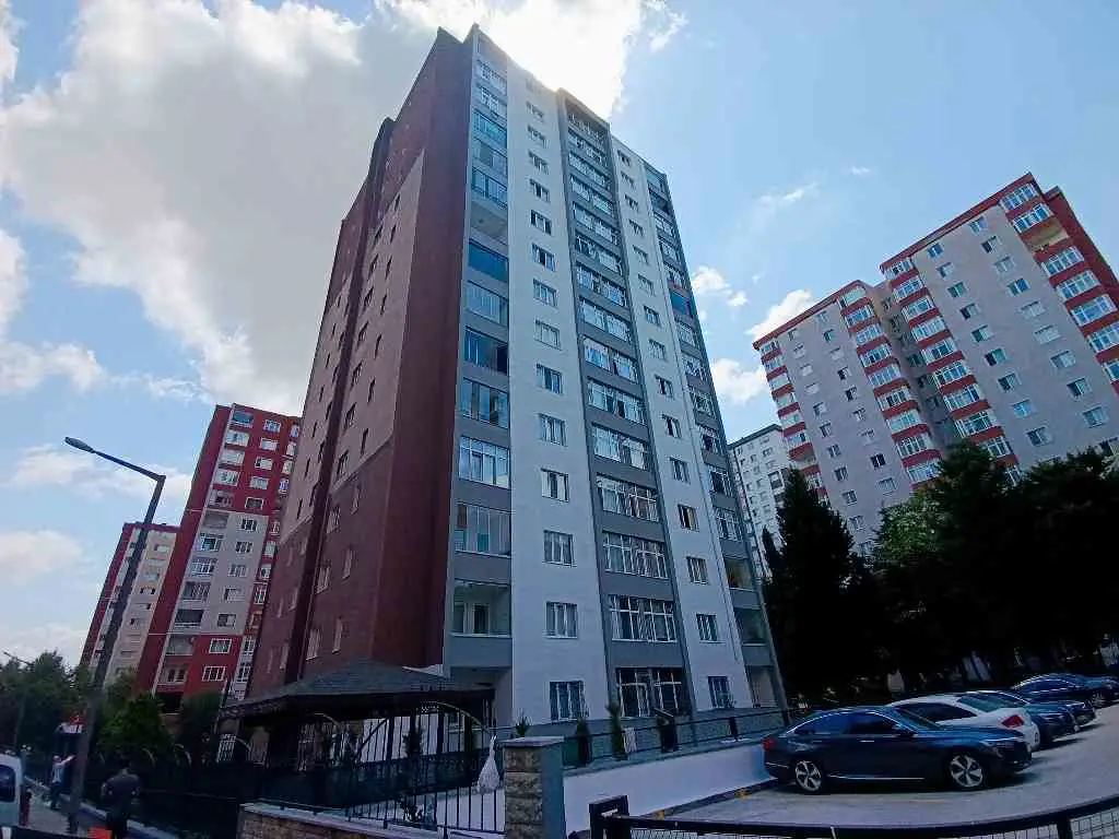 BEYLİKDÜZÜ’NDE 3+1 | 130 M² BRÜT | 3. KAT | BALKONLU | KREDİYE UYGUN 2