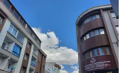 HÜKÜMET CD. YÜKSEK TABELA DEĞERLI YENILENMIŞ 70 M² SATILIK OFIS