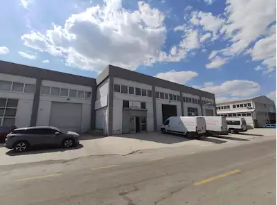 ŞEHIR IÇINDE MÜKEMMEL LOKASYONDA KIRALIK 900 M2 FABRIKA HOLÜ