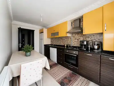 TAŞDELEN MERKEZDE-145 M2-EBEVEYN BANYOLU-3+1 LÜKS ARA KAT