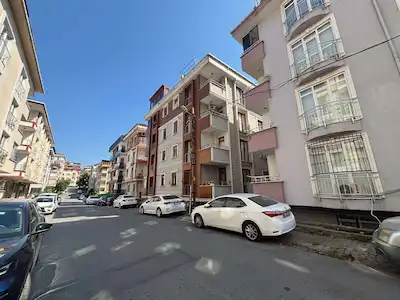 ÜMRANIYE ÇAMLIK MAHALLESI EŞYALI 1+1 DAIRE