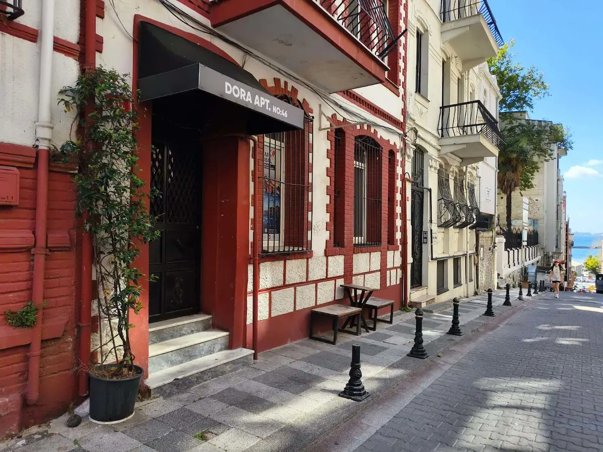 KİRALIK KADIKÖY RASİMPAŞA MAH.'DE  BAHÇELİ 250 M2 ÇOK AMAÇLI KULLANIMLI İŞYERI-DÜKKAN-OFİS