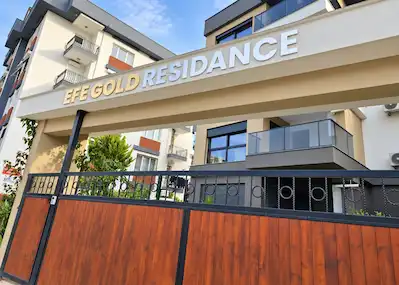 KUŞADASI EGE MAHALLESİ’NDE HAVUZLU SİTEDE OTOPARKLI MODERN DAİRE