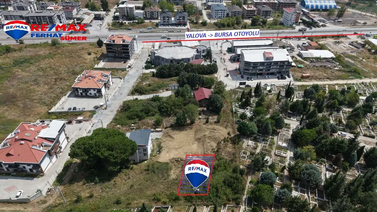 YALOVA MERKEZ'DE BURSA YOLUNDA SATILIK KÖŞE PARSEL