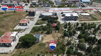 YALOVA MERKEZ'DE BURSA YOLUNDA SATILIK KÖŞE PARSEL